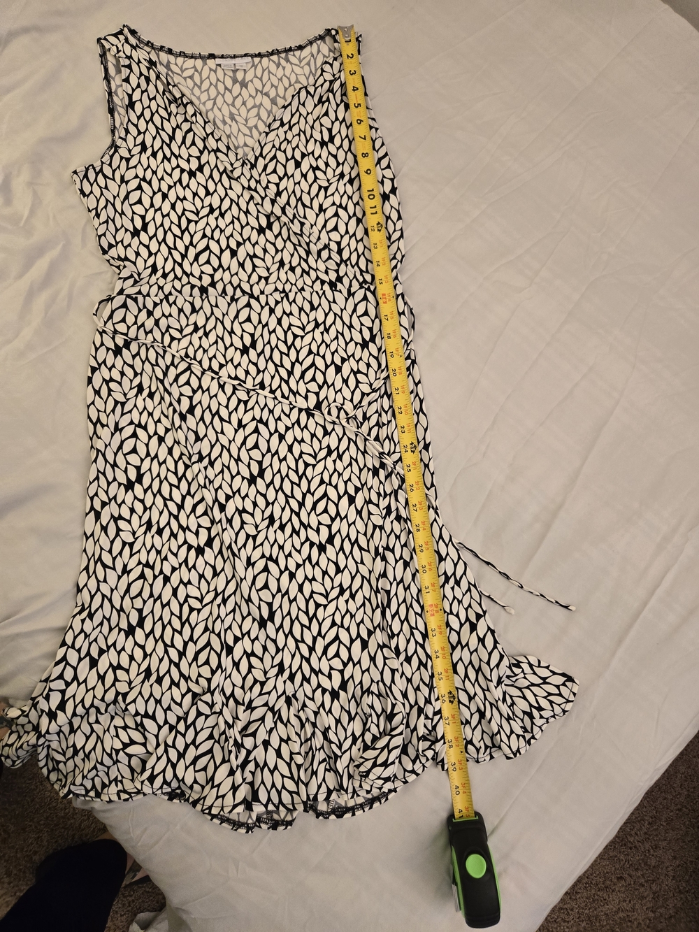 London Times Black & White Leaf-Print Midi Wrap Dress-Size 12 - Picture 10 of 13